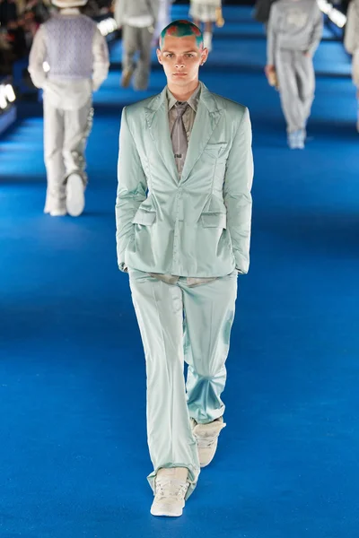 Look 7